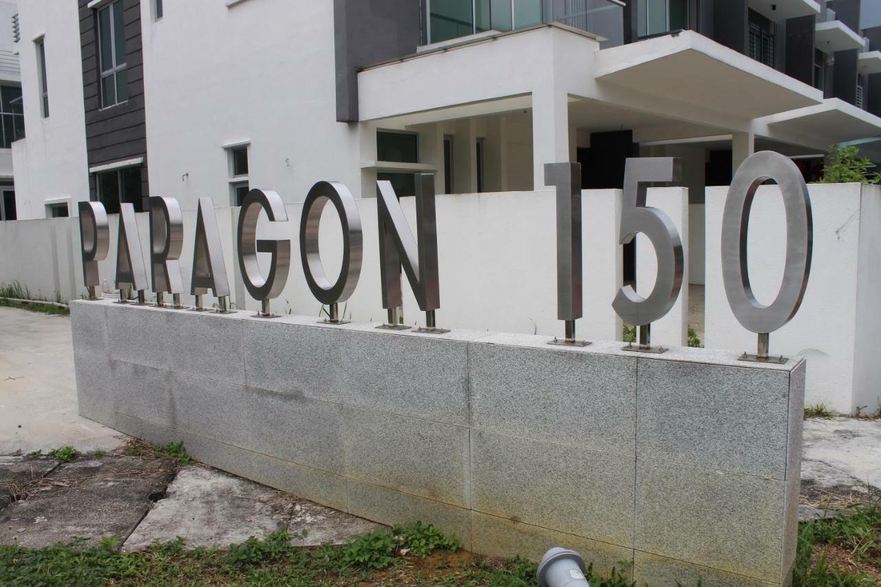 Paragon 150 Hotel Seri Kembangan Esterno foto